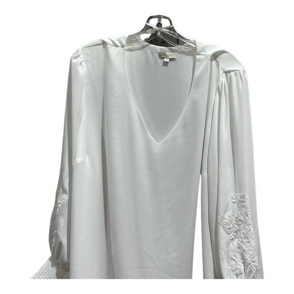 Laura Plus 22 cream neck top - Picture 3 of 11